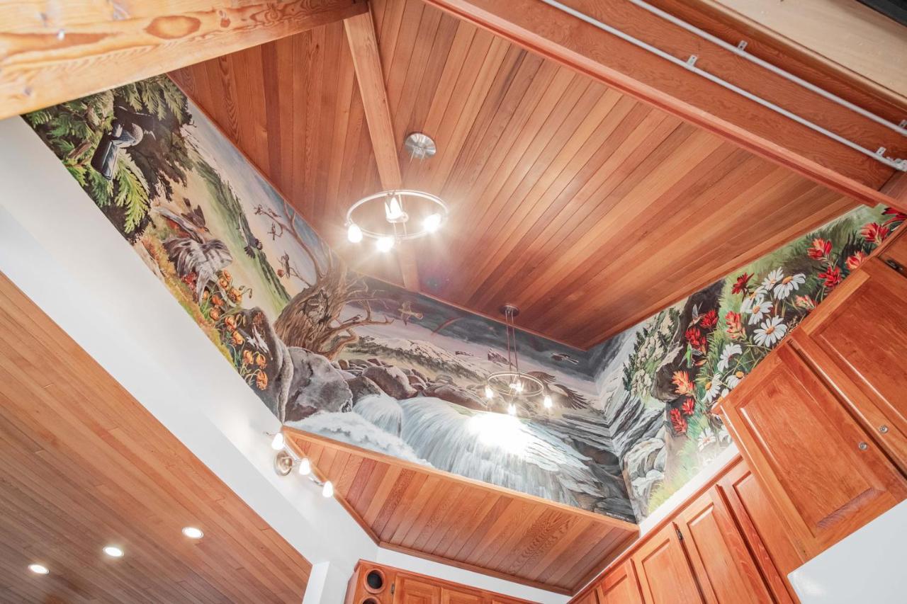 Rainbow By Outpost Whistler Villa Exterior photo