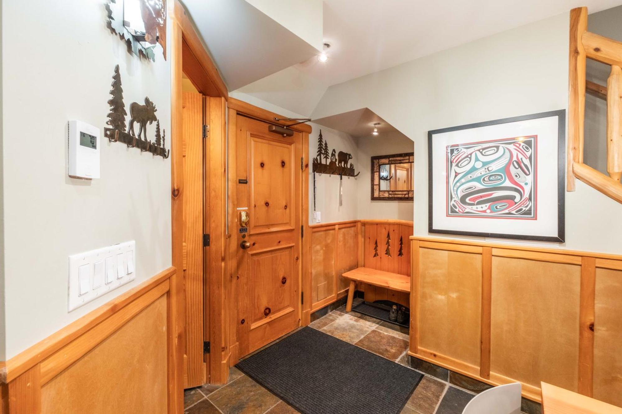 Rainbow By Outpost Whistler Villa Exterior photo