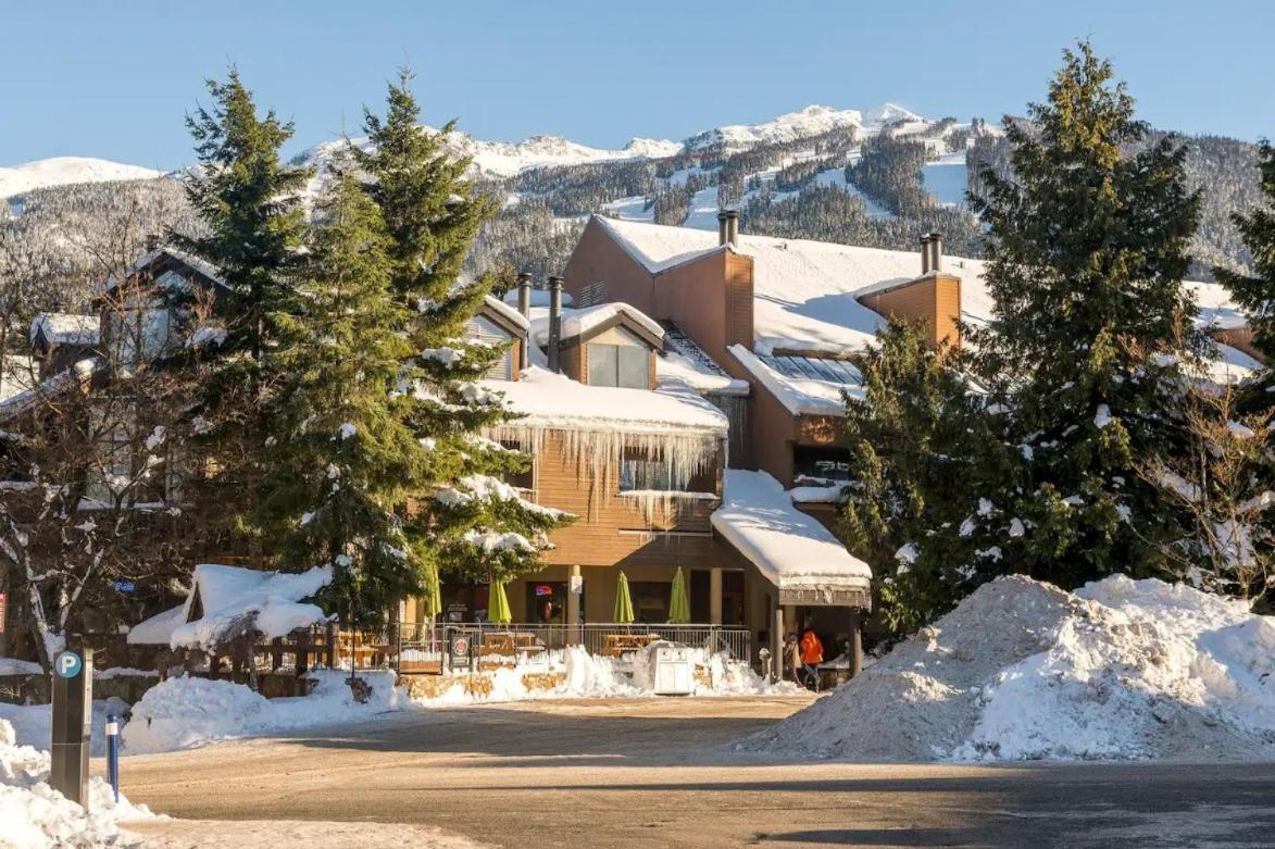 Rainbow By Outpost Whistler Villa Exterior photo