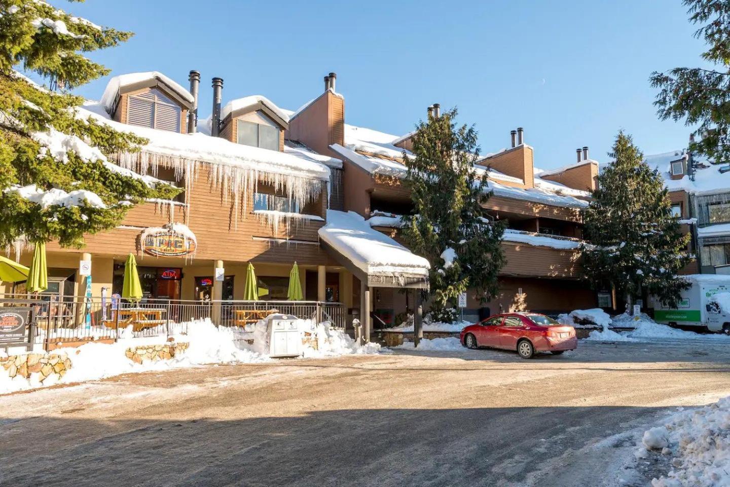 Rainbow By Outpost Whistler Villa Exterior photo